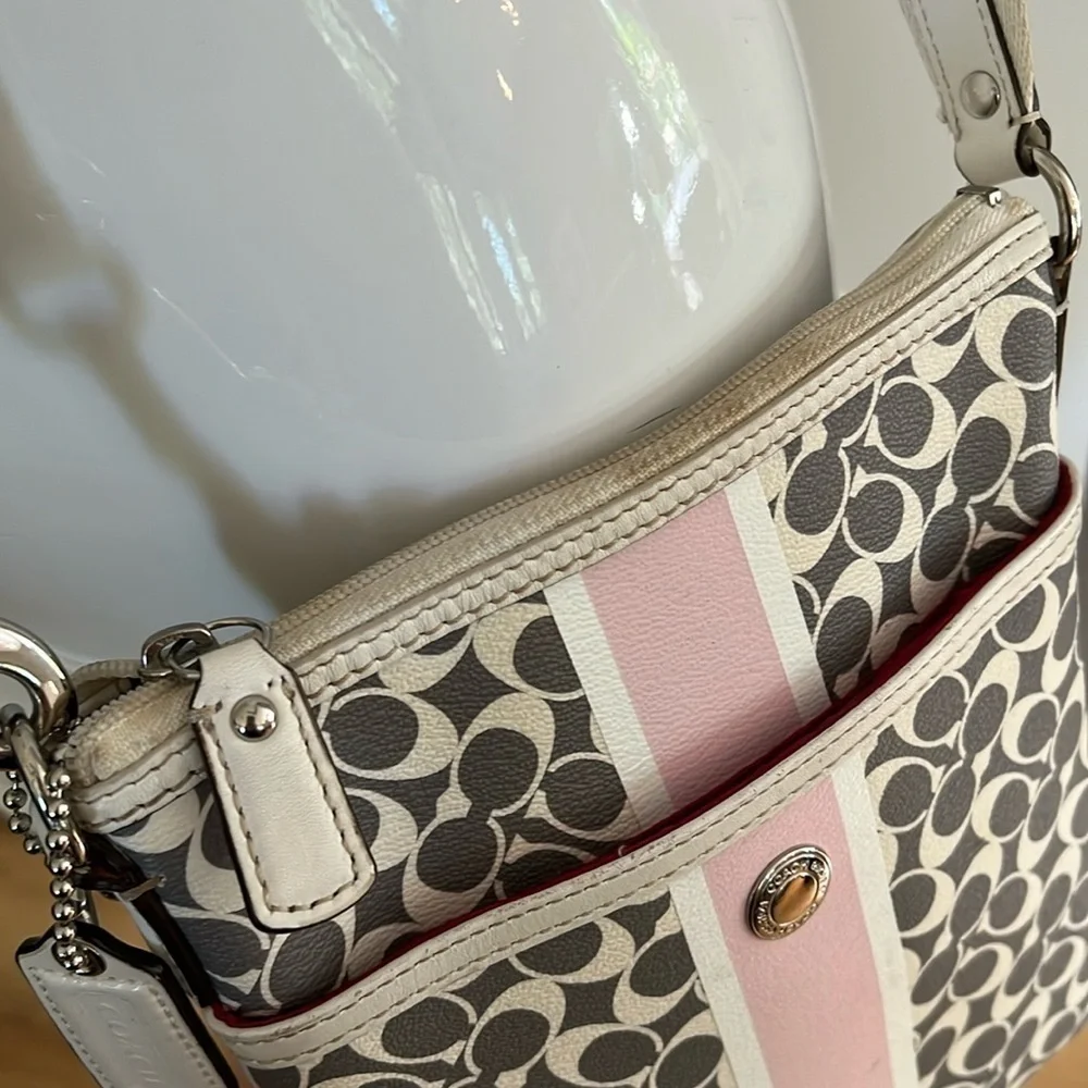 Coach Crossbody Gray Pink White Pebbled Leather Zip Top Bag Swing Bag